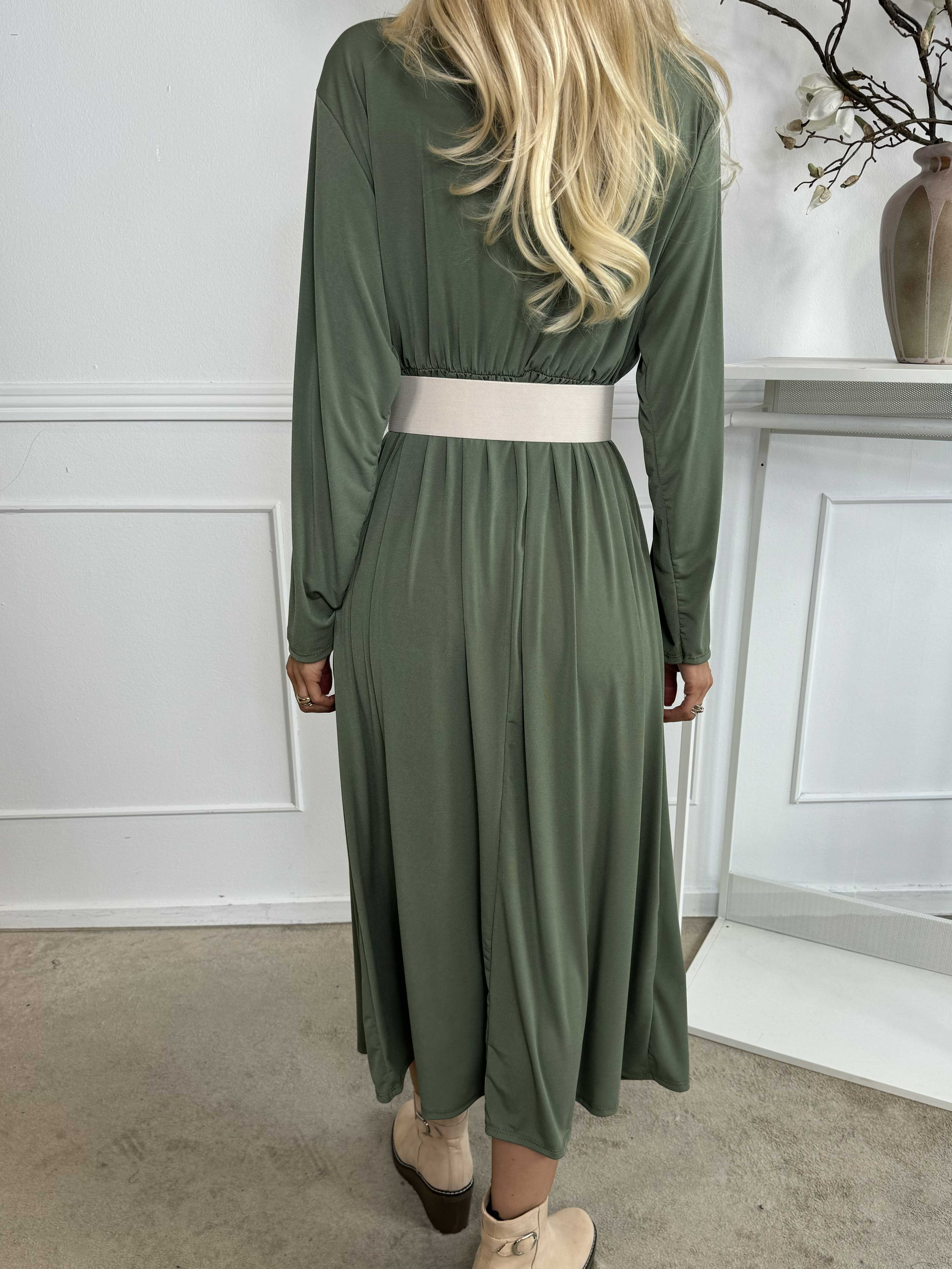 Nelly Plain - Elastisk enfärgad klänning i viskos